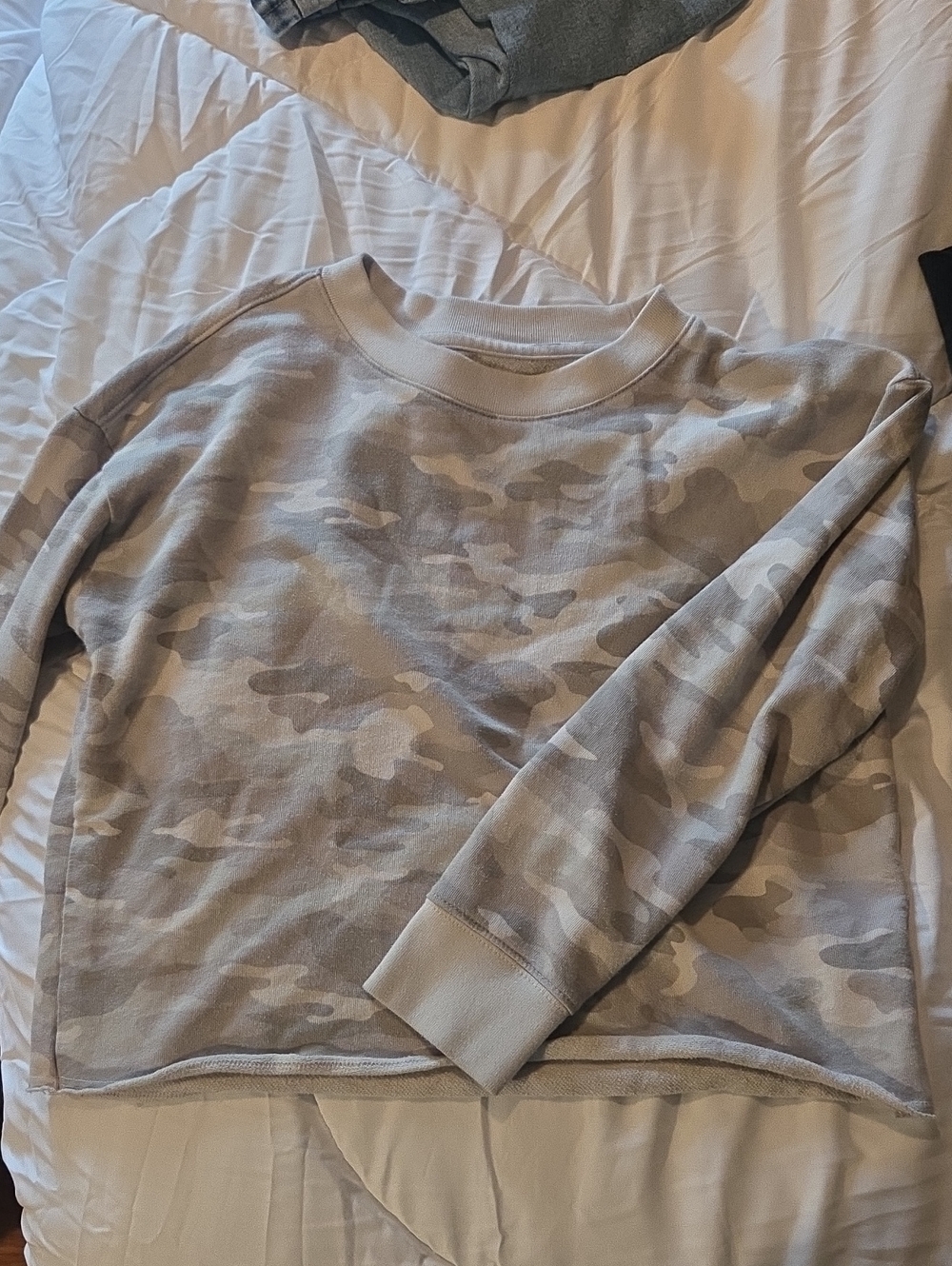 Girls's Neutral Camo Crewneck Sweater GAP Girls Size 12